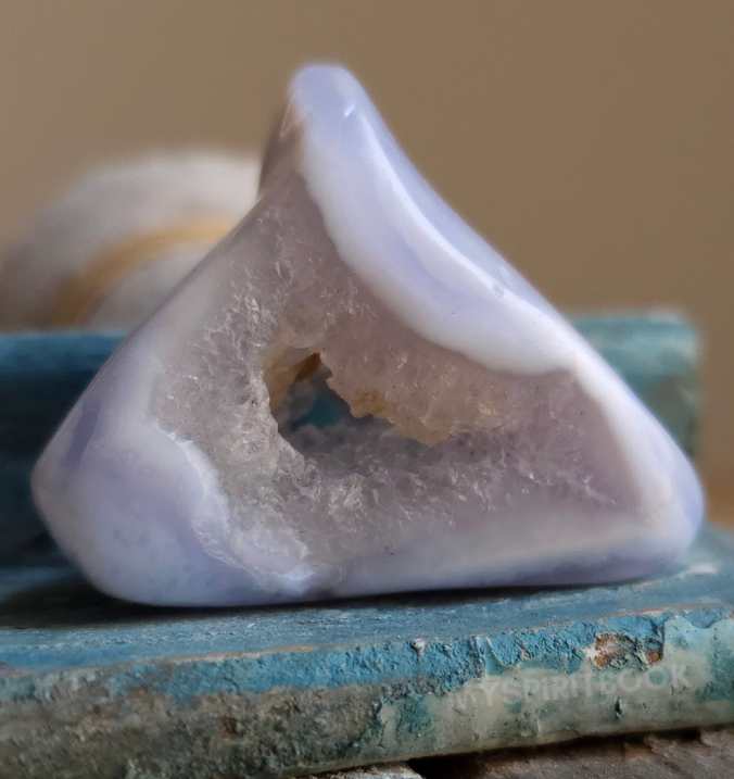 Blue Chalcedony Crystal - Meaning And Properties
