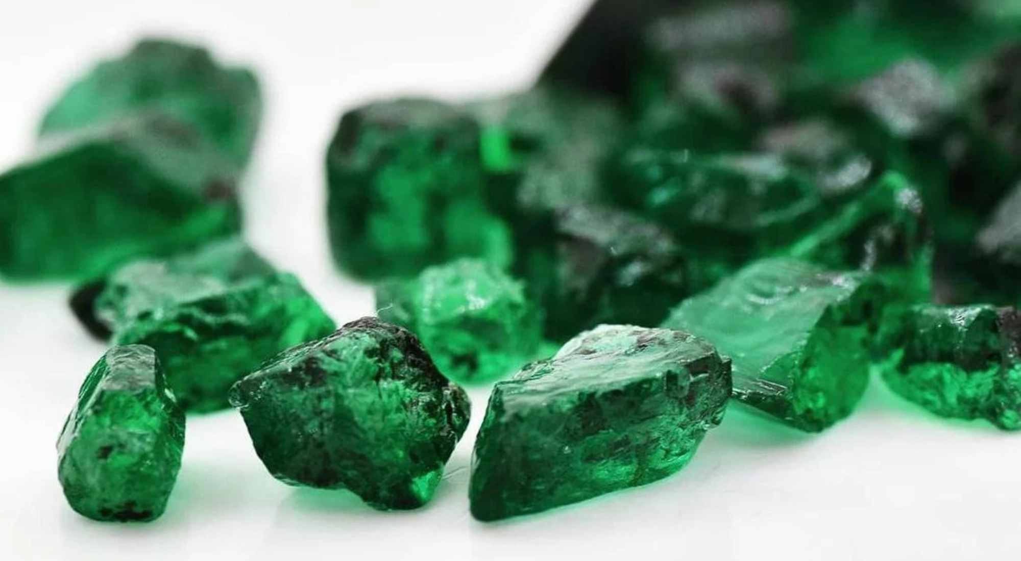 Emerald Stone - Meaning and Properties, Crystal Healing - Tamás Pataki, MySpiritBook Healing School