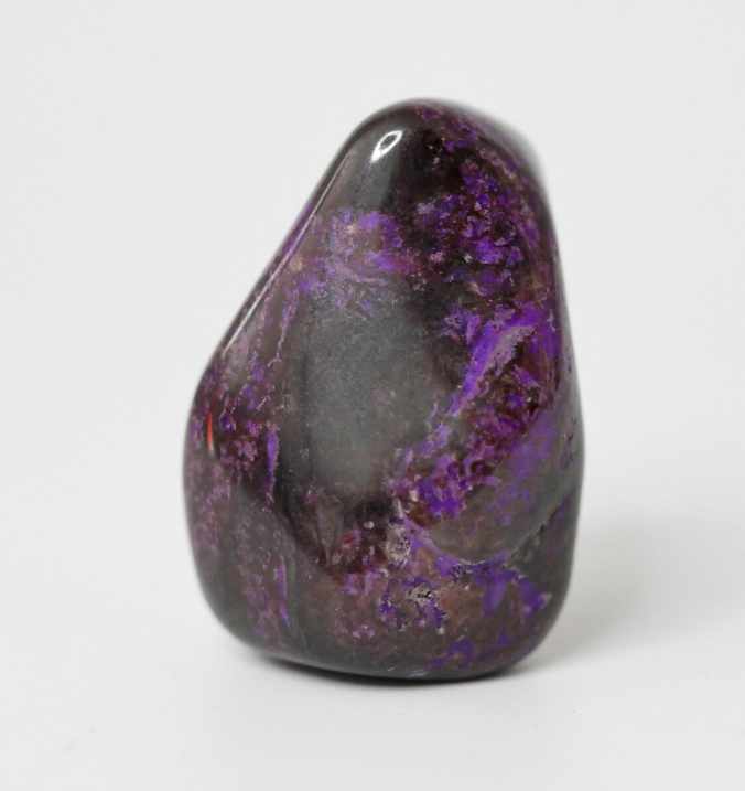 Sugilite Stone - Meaning and Properties, Crystal Healing - Tamás Pataki, MySpiritBook Healing School